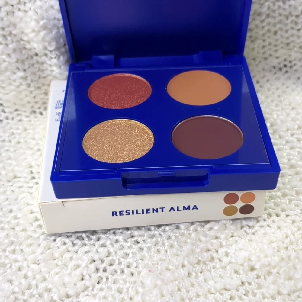 Treslúce Beauty Eyeshadow Quad in Resilient Alma, 3.6g/0.12oz